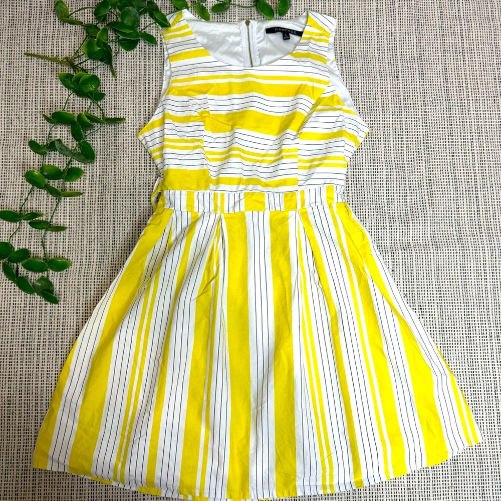 Rampage women’s/ladies/juniors yellow and white striped dress size large